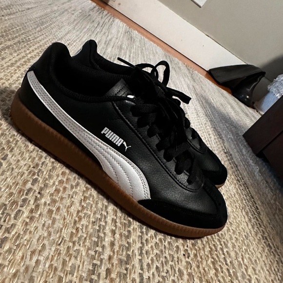 Puma Classic Black and White Sneakers with Gum Sole - Picture 3 of 3